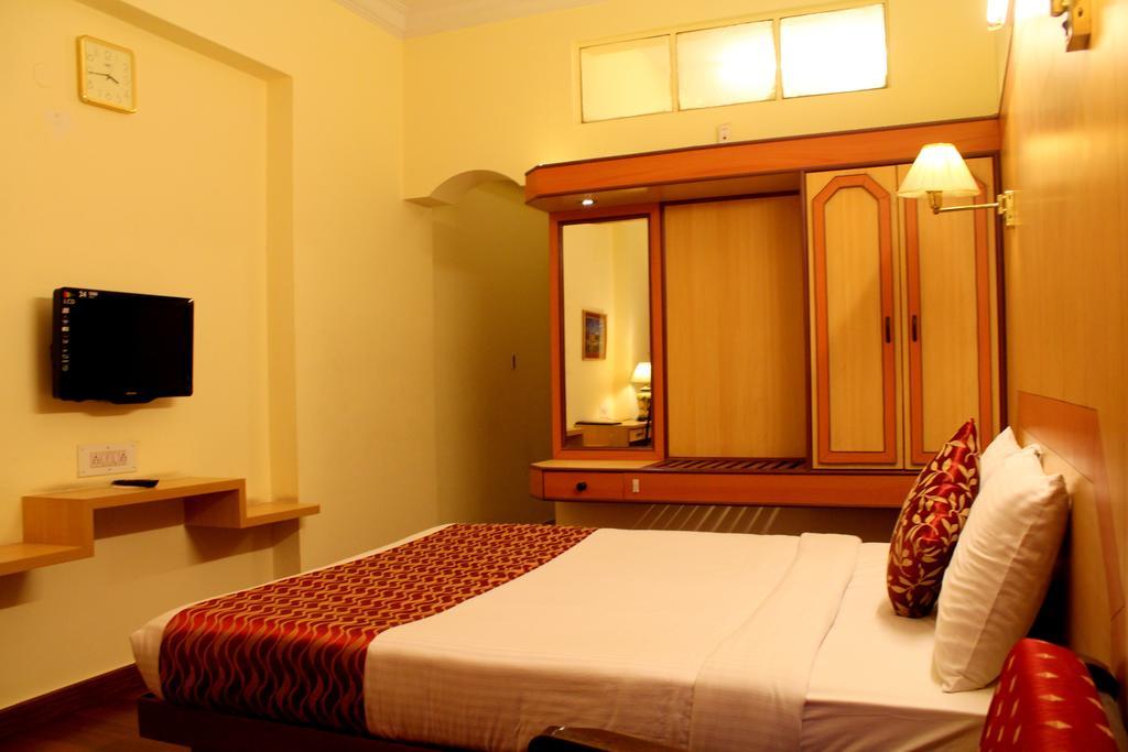 Yasodha Towers Hotel Hosūr Szoba fotó