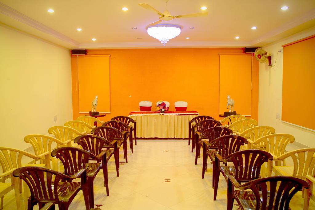 Yasodha Towers Hotel Hosūr Kültér fotó