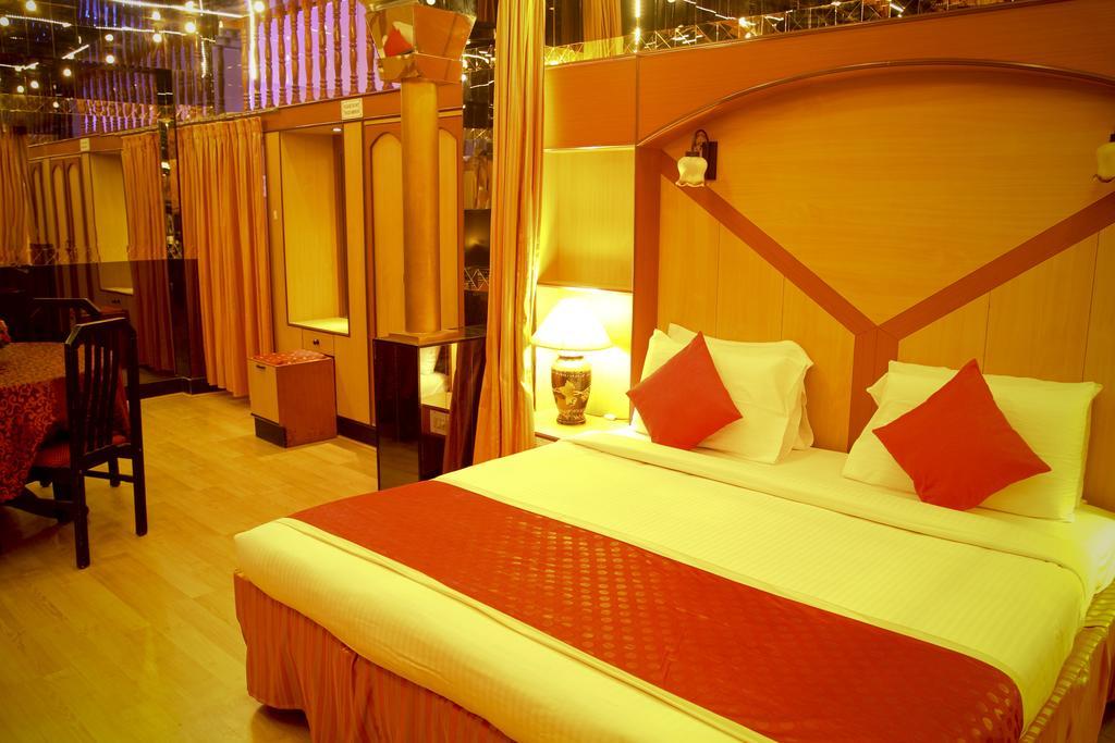 Yasodha Towers Hotel Hosūr Kültér fotó